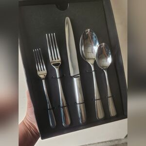 NEW! Year&Day 20pc Flatware Set